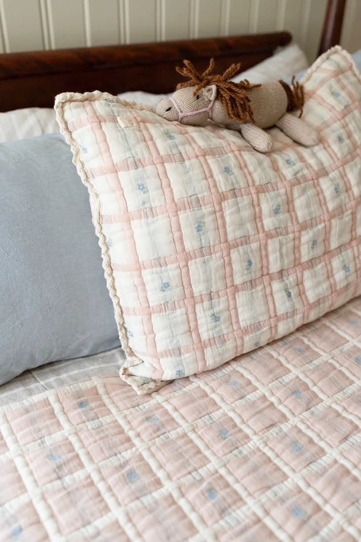 Taie décorative Prairies | Rose poudré et bleu doux