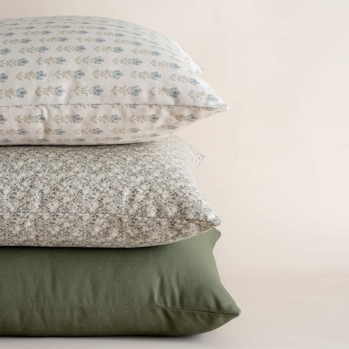 Housse de coussin Sylvie | Motif floral vert sauge