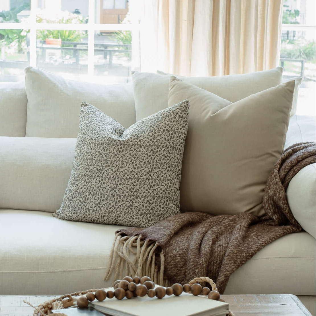 Housse de coussin Camille | Motif botanique neutre