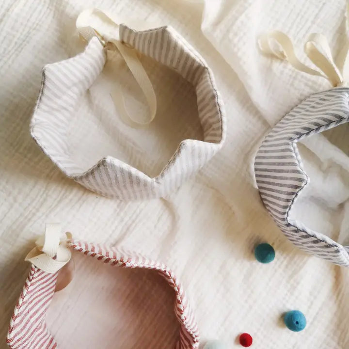 Beige striped linen garland: 8 Flags