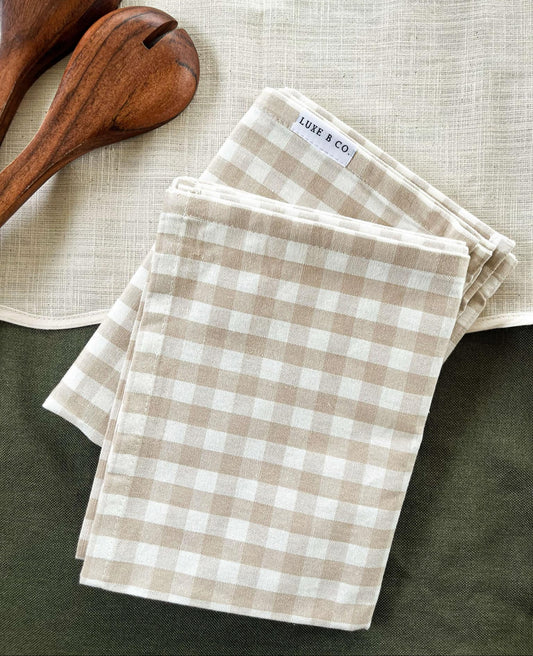 Nina napkin with pretty frills