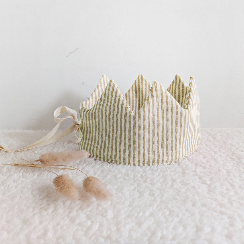 Beige striped linen garland: 8 Flags