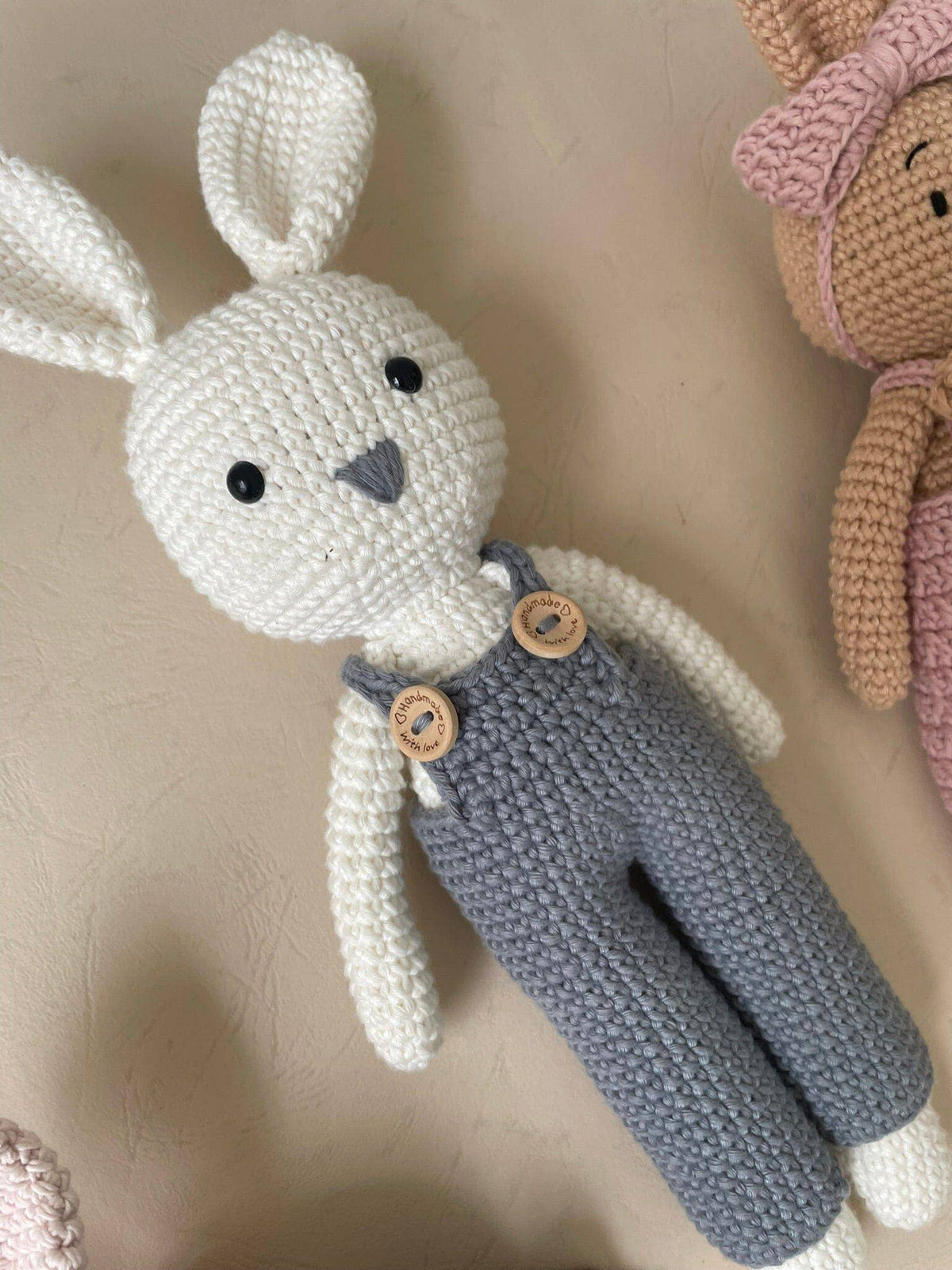 Peluche Lapin Adrian | Confectionnée à la main crochet