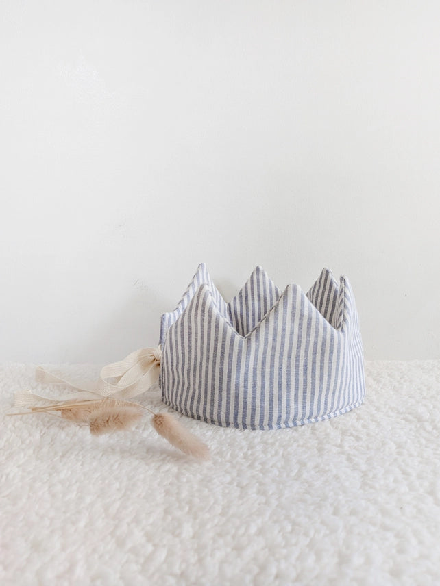 Beige striped linen garland: 8 Flags