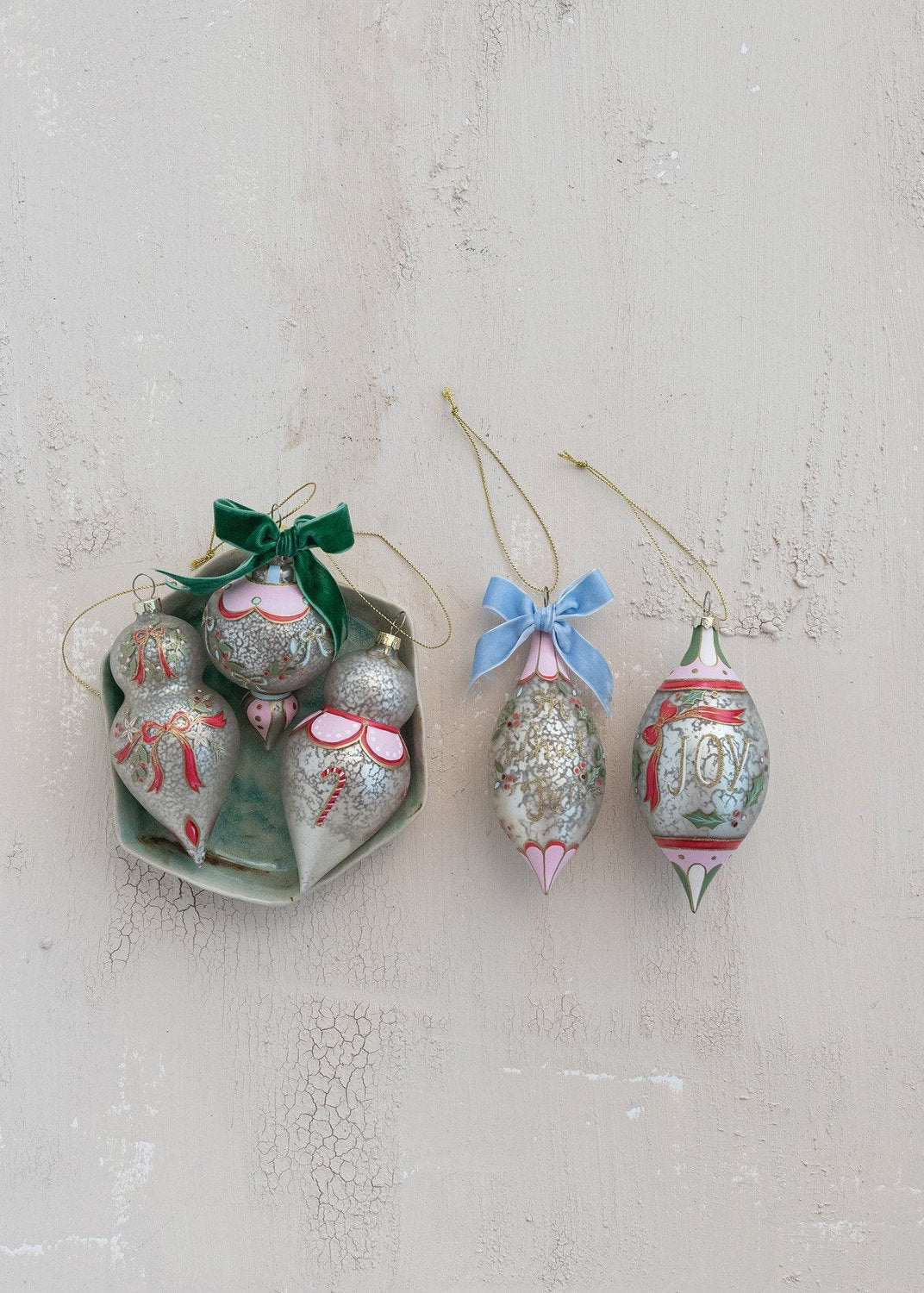 Ornement en verre peint à la main avec nœud en velours | Finition antique