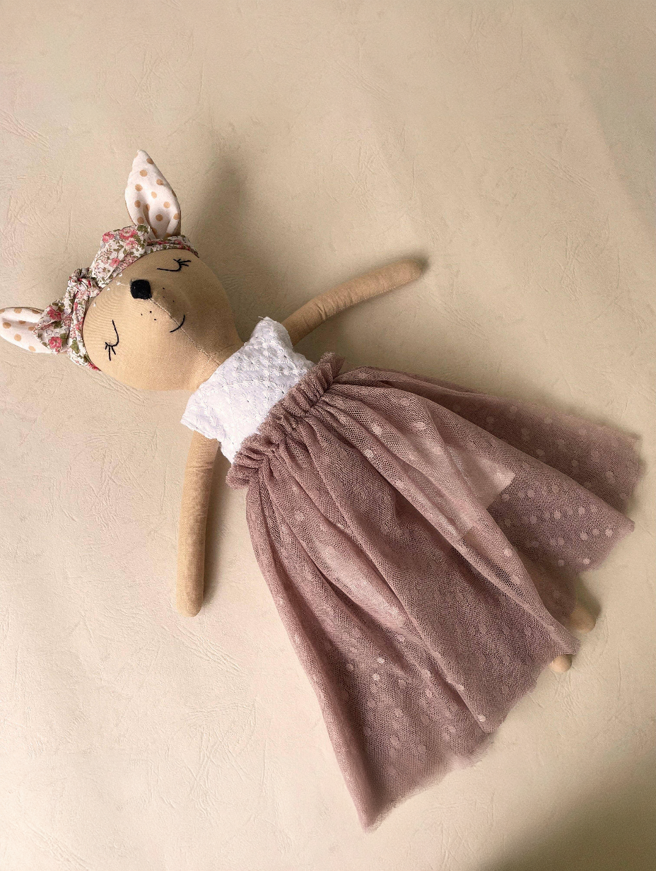 Poupée biche en tissu confectionnée à la main | Jane