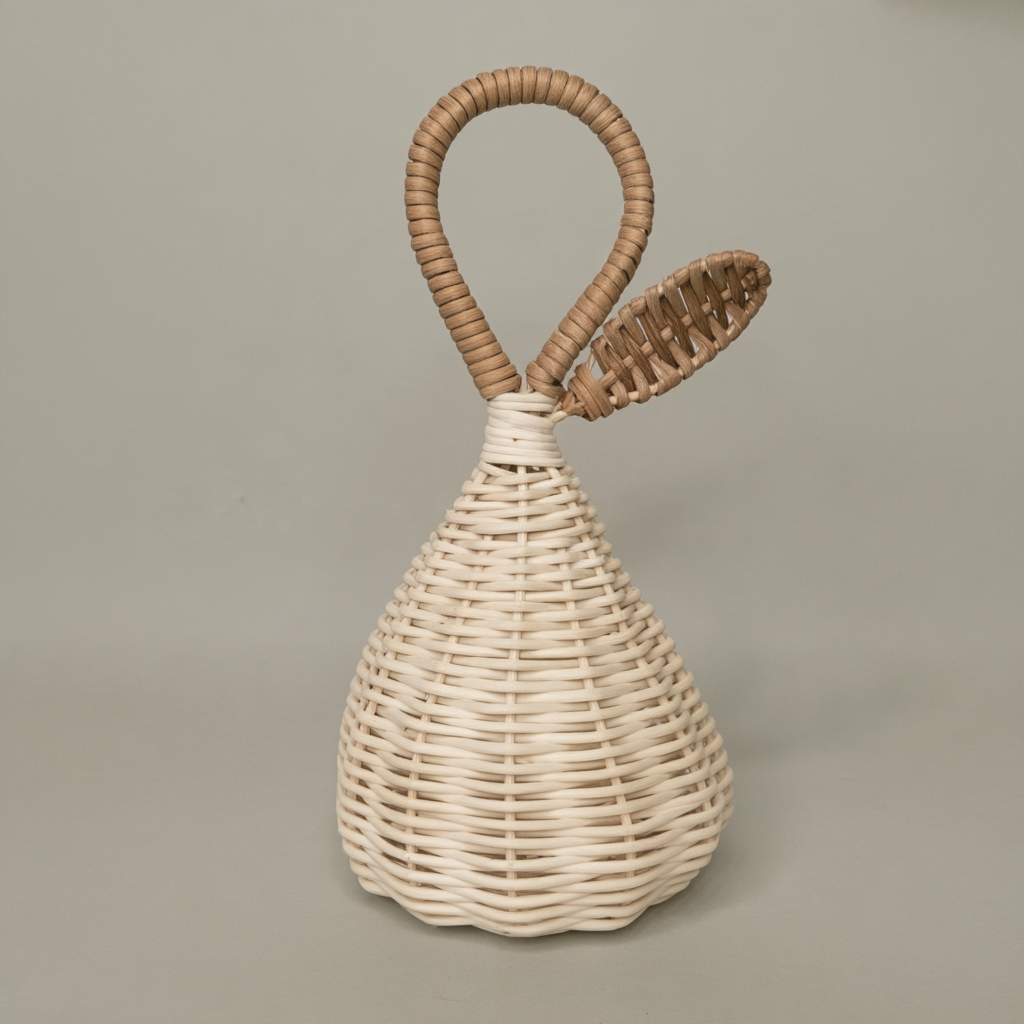 Hochet poire en rotin fait main | Jouet bohème