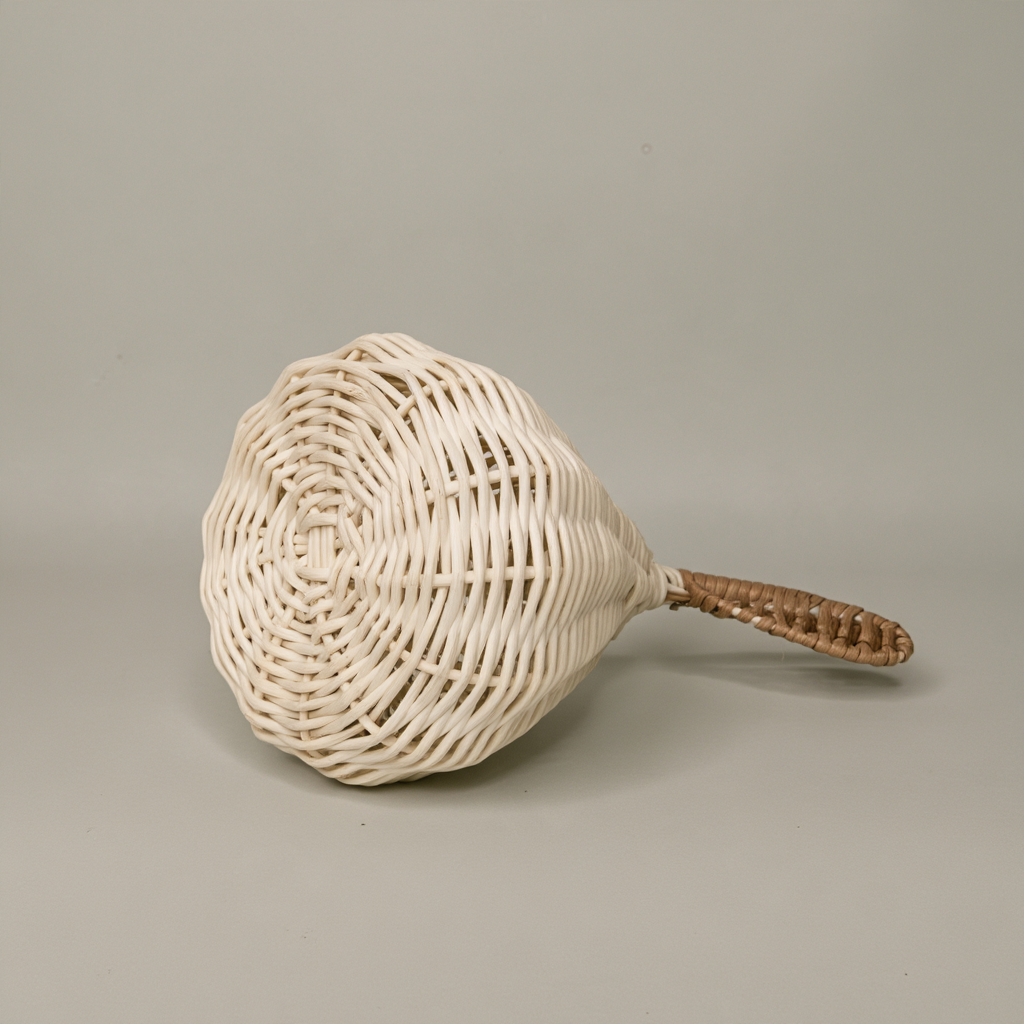 Hochet poire en rotin fait main | Jouet bohème