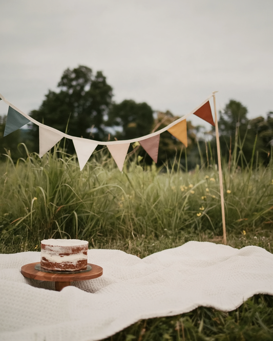 Beige striped linen garland: 8 Flags