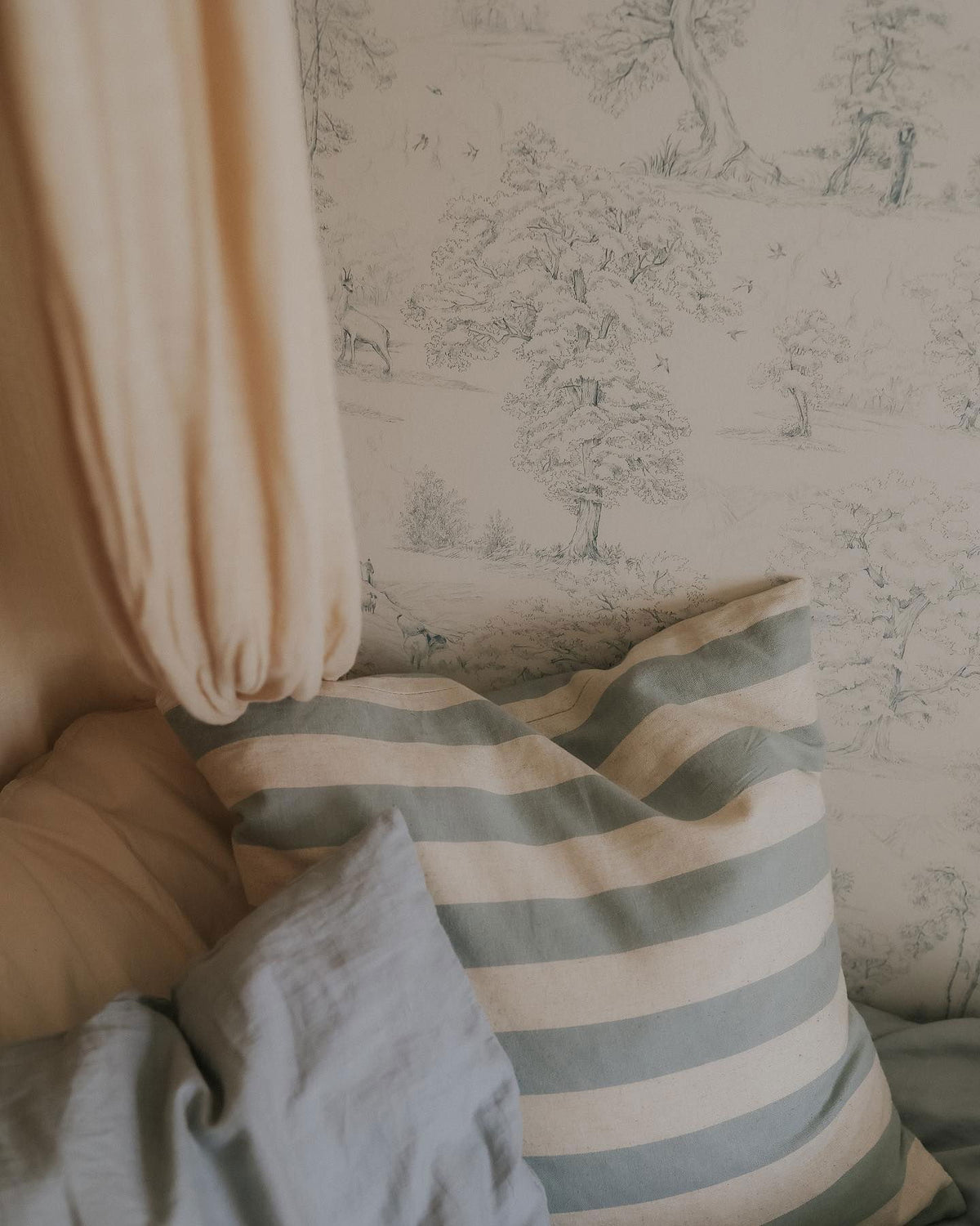 Papier peint Montfort  |  Indigo blue